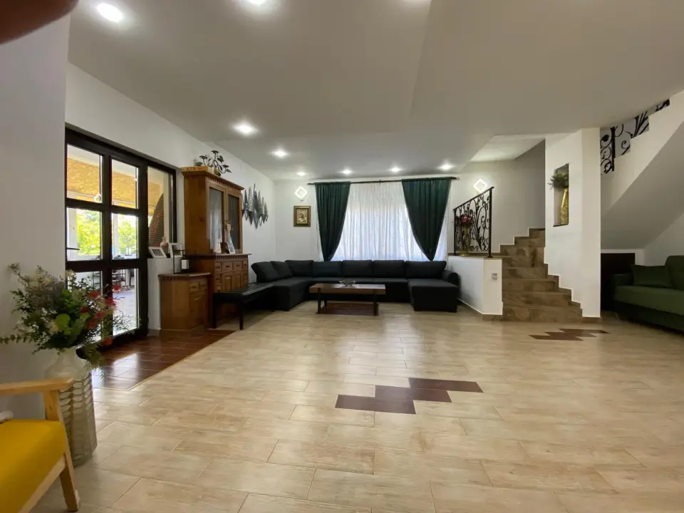 casa de vânzare în Moara Vlăsiei, Ilfov - spațiu generos cu vederi spre lac - imaginea 9